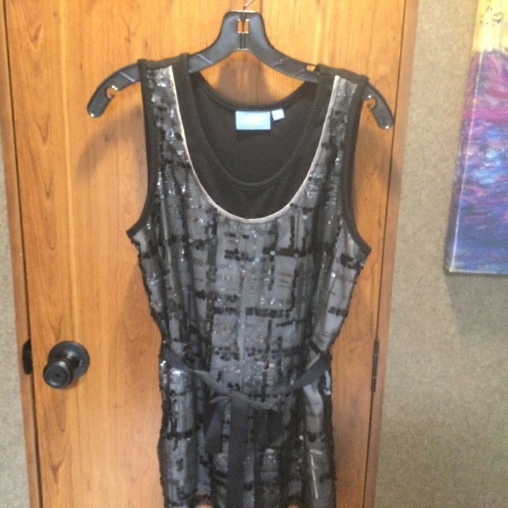 SALE. BUY 2/$30. NWOT Vera Wang Women’s Blouse Sz M Black & Champag